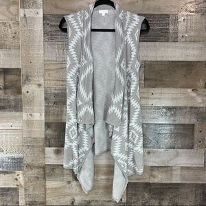 Charming Charlie Grey White Aztec Print Cardigan Vest Size Small